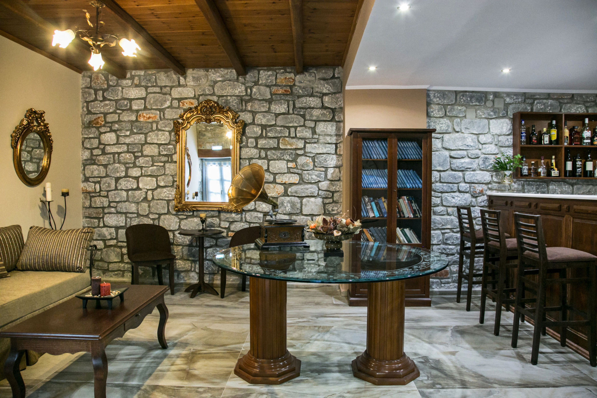 Εn Plo Luxury Suites Karavostasi  Exterior photo